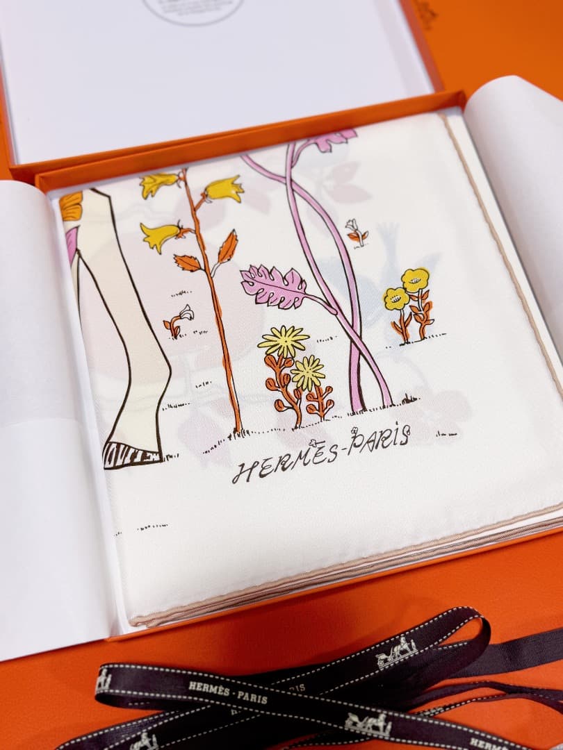 新作　HERMES エルメス　カレ 90 《ル・ポミエ・セリエ》