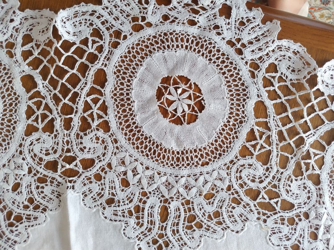 白いレースのテーブルクロスハンドメイドビンテージ