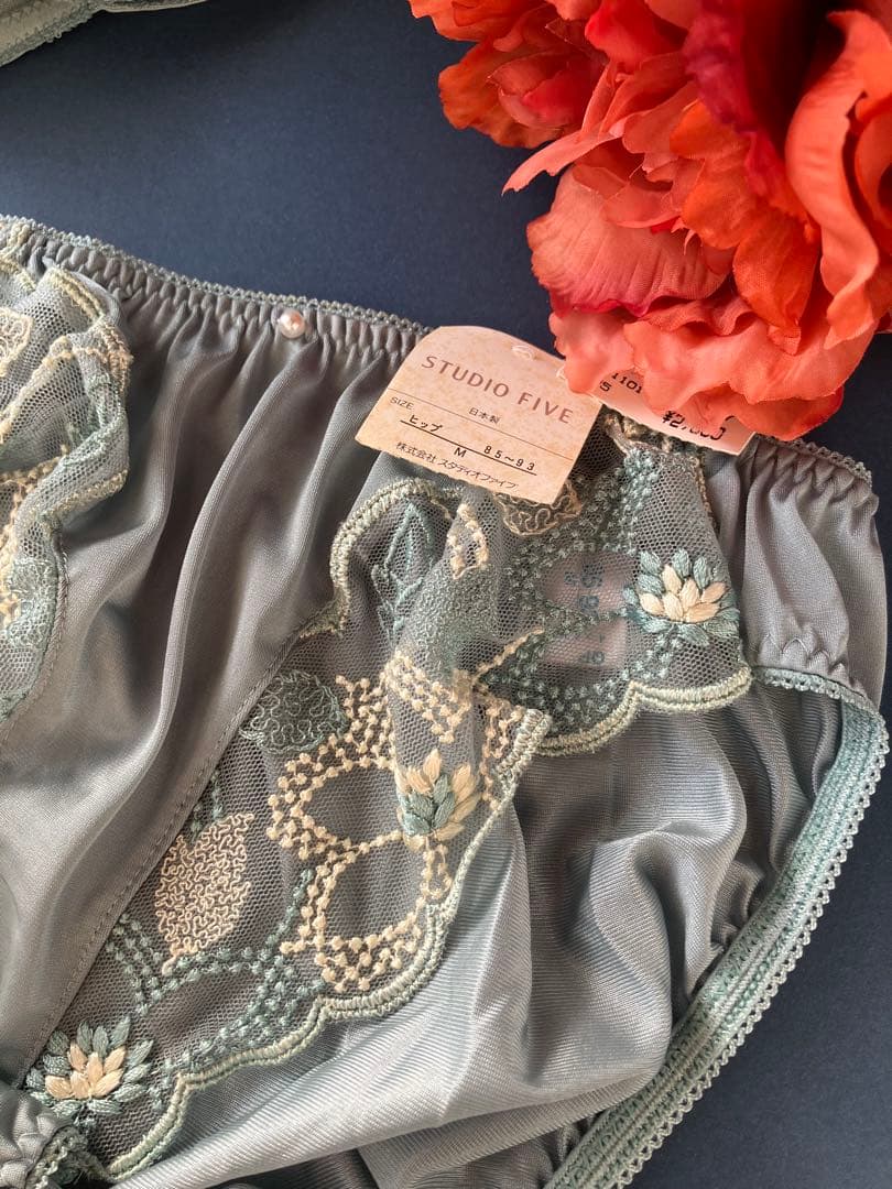 スタディオファイブ ブラジャー&ショーツセット D75 - メルカリ