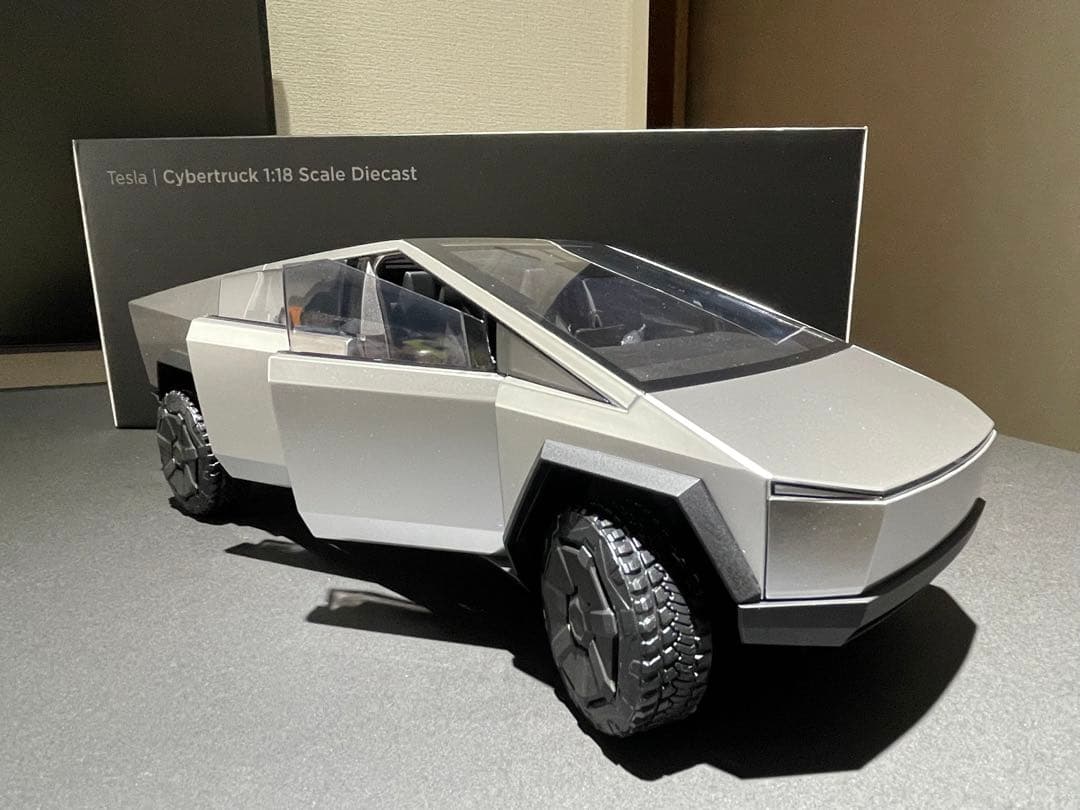 TESLA Cybertruck 1:18スケールダイキャスト - メルカリ
