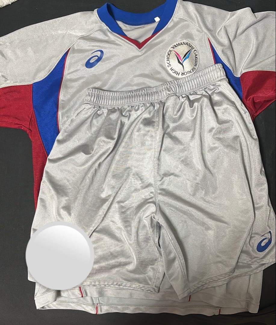 山梨学院高校サッカー部ユニフォームASICS 上下セット シルバー/レッド