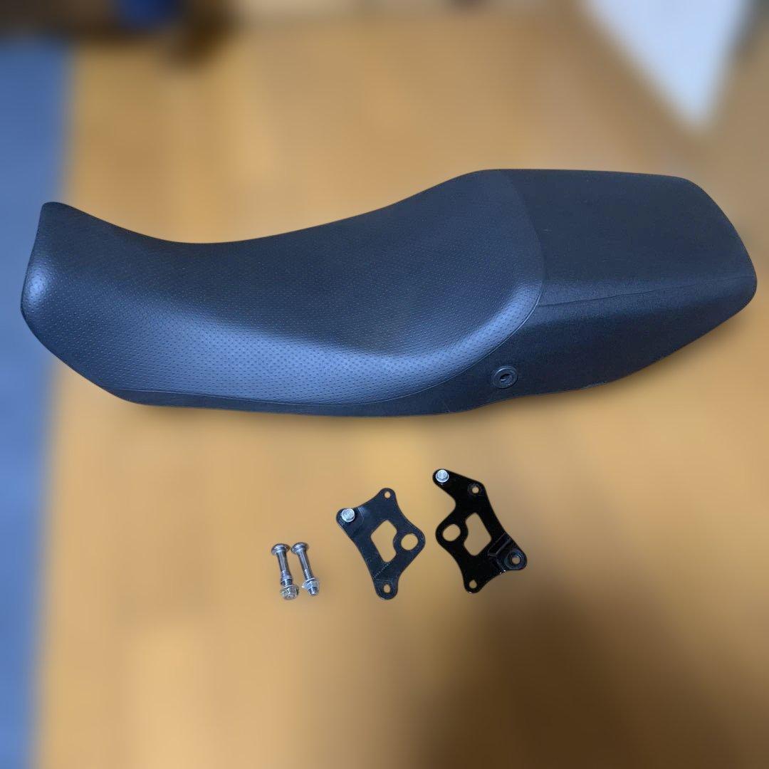 HONDA FTR223 純正シート　新車外し ホンダ（HONDA） FTR223 シート 純正 中古 バイク 部品 張替え素材にお