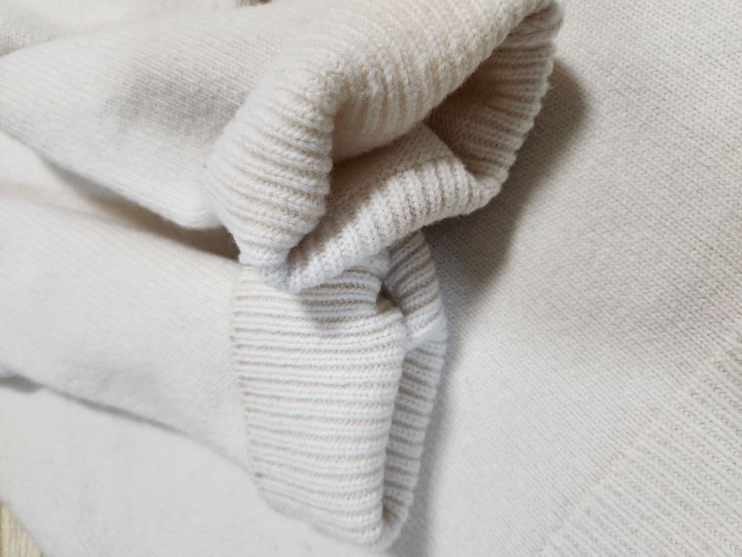 ドゥーズィーエムクラス エクリュ ハイネック セーター - メルカリ