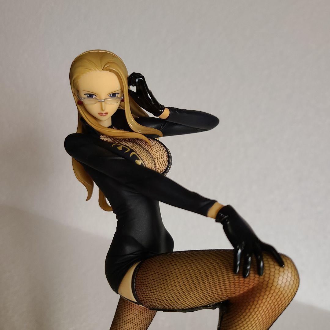 ONE PIECE　ワンピースカリファフィギアPOP