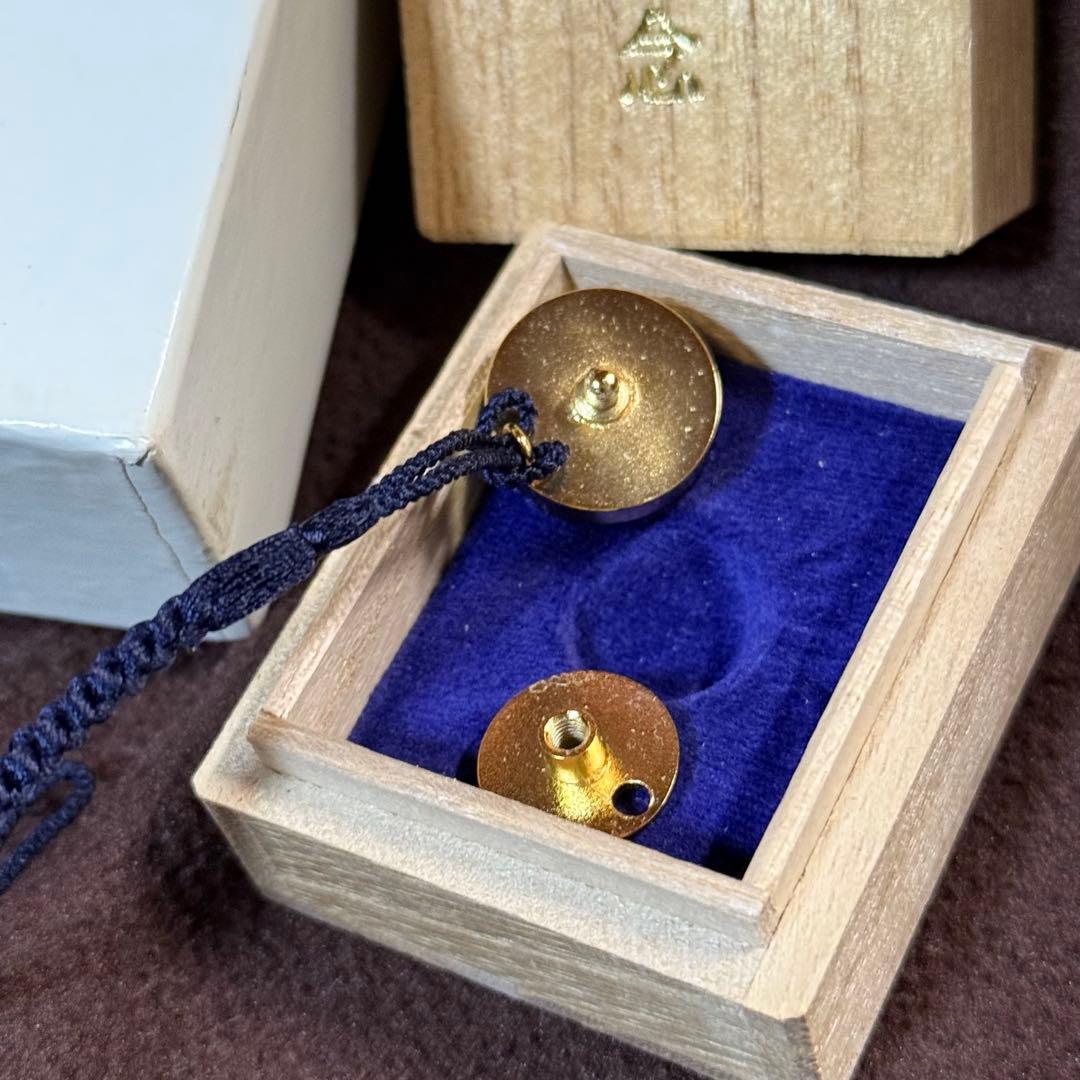 叙勲記念 菊花紋章 バッジ　菊紋　記章　徽章　襟章　勲章　皇室　叙勲 桐箱