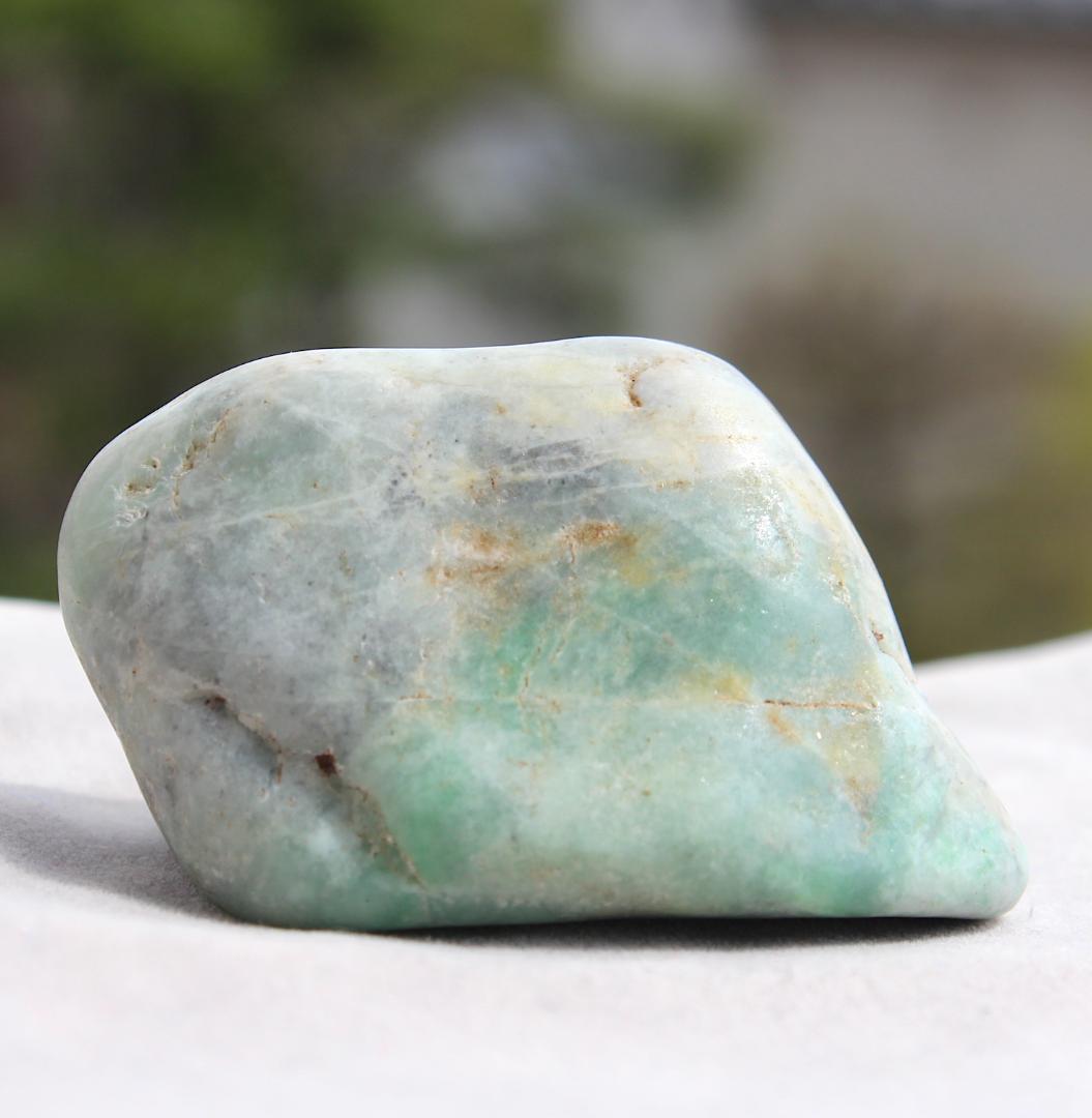 松田出品［極上海中翡翠］糸魚川翡翠 海石 原石 137.1g