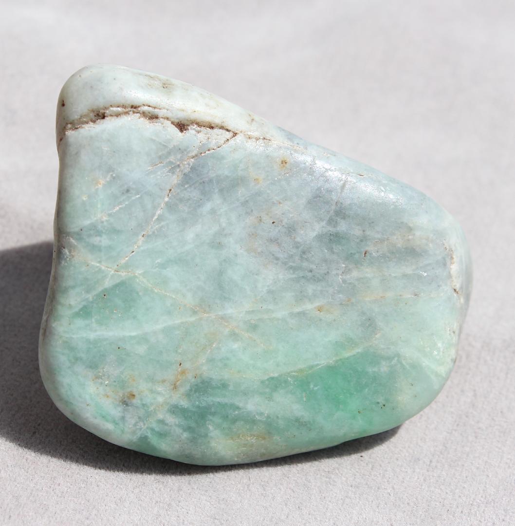 松田出品［極上海中翡翠］糸魚川翡翠 海石 原石 137.1g