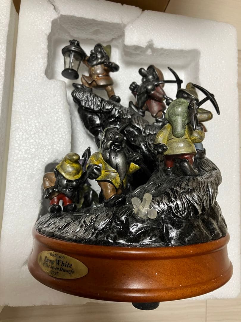【限定100体】　白雪姫　7人の小人　ディズニー　100周年　フィギュアランプ