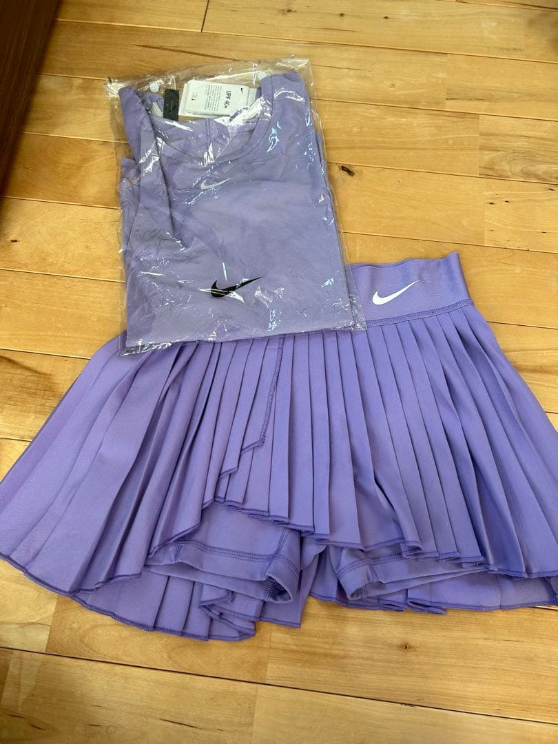 Nike 紫 プリーツスカートTシャツセット　テニスウェア NIKE ☆ DRI-FIT テニス スコート プリーツ 白 黒 送関込 (Nike