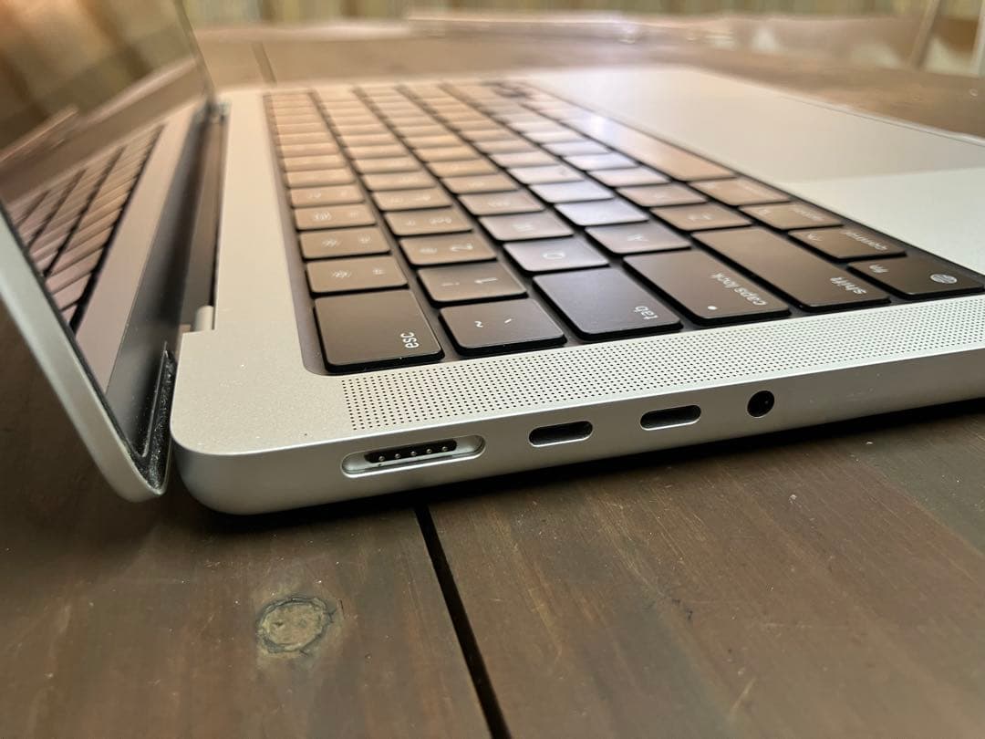 美品 MacBook Pro M3 16GB 1TB US配列キー 充電回数極少 - メルカリ