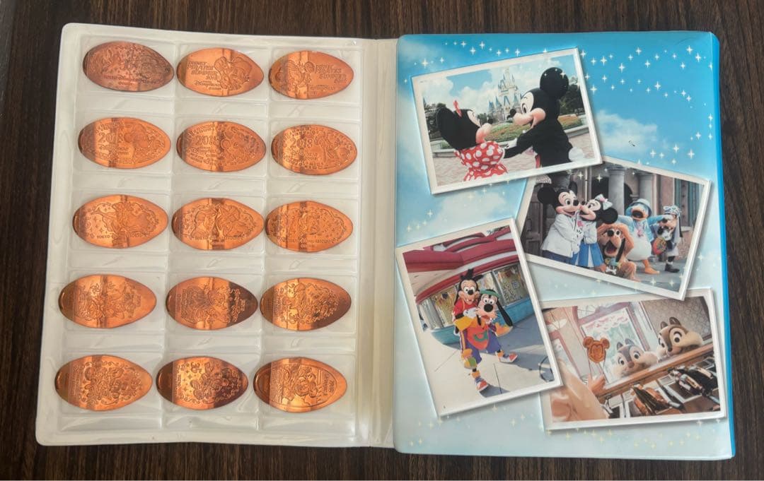 ディズニーリゾート メダルブック 35周年記念メダル+2018年メダル　計42枚