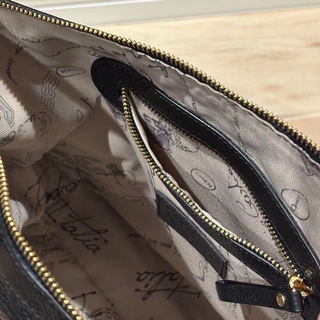 美品】IO pelle イオペレ 黒猫 エンボス リュック イタリアンレザー