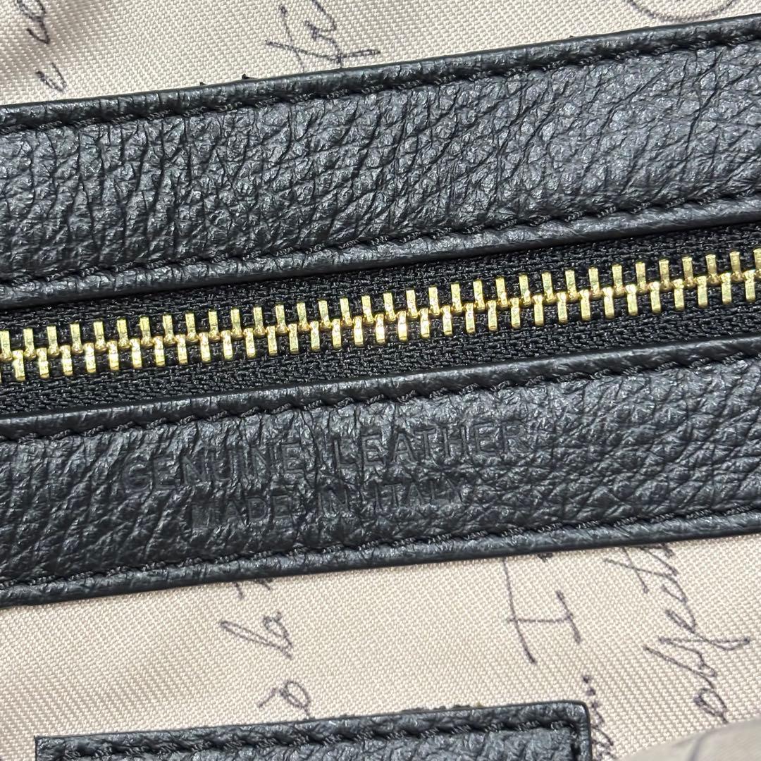 美品】IO pelle イオペレ 黒猫 エンボス リュック イタリアンレザー