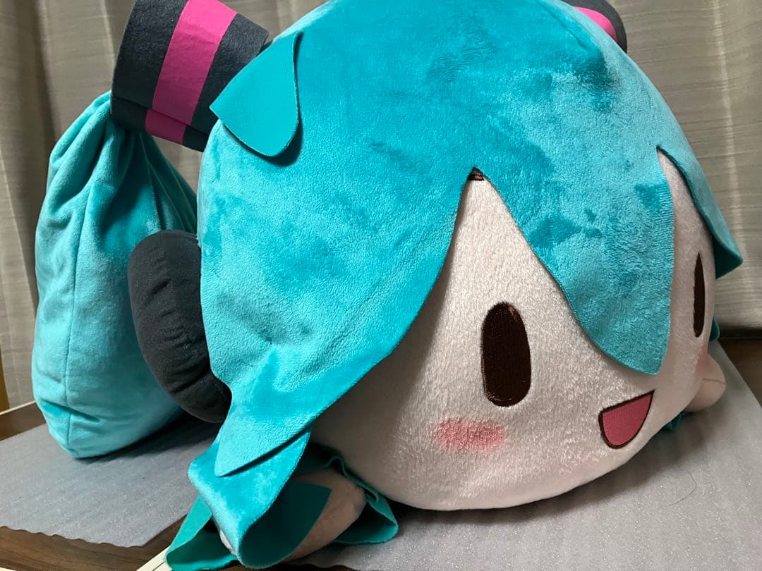 初音ミク 寝そべり 特大ぬいぐるみ