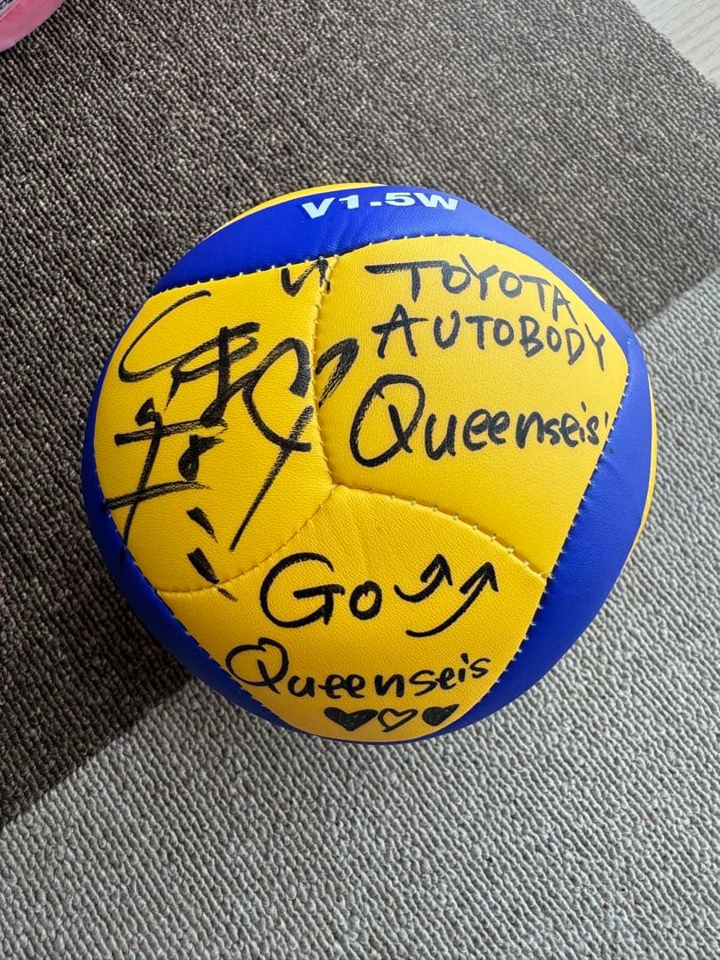 サイン入りバレーボール トヨタ車体クインシーズ刈谷 - メルカリ