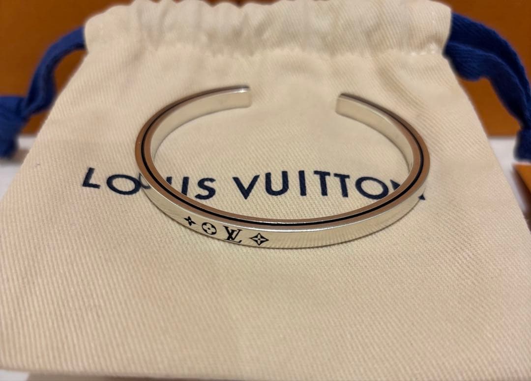 新品未使用】カフブレスレット・LV テーラーの通販はau PAY マーケット