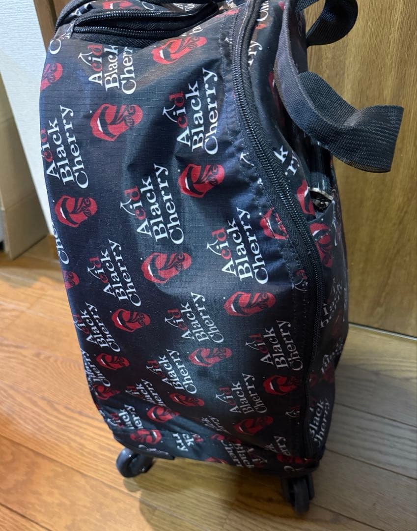 Acid Black Cherry ソフトキャリーケース