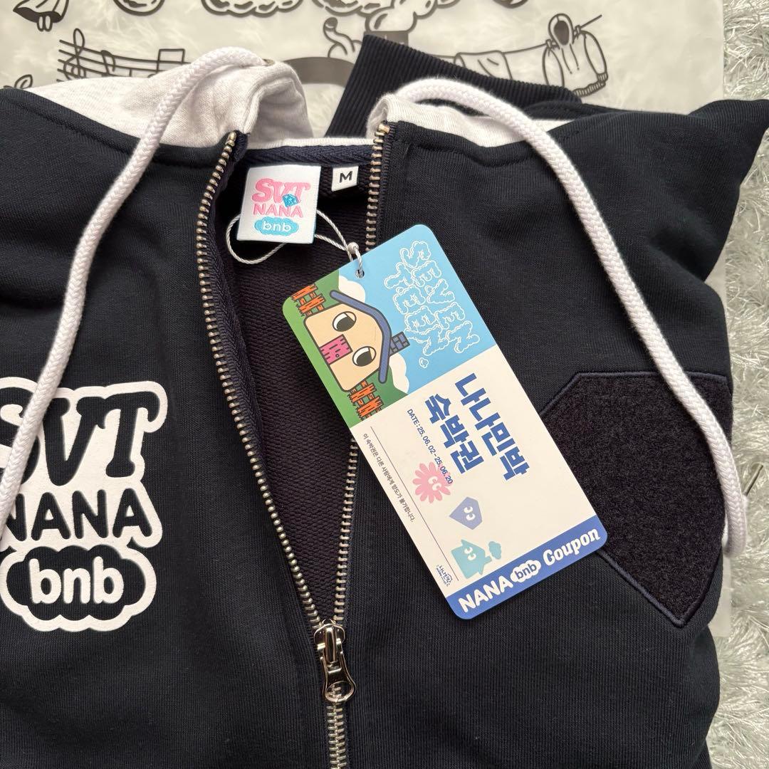 ナナ民泊 SEVENTEEN ジップアップフーディー Mサイズ