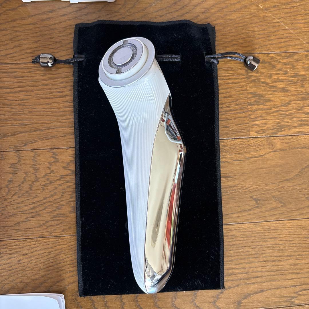 ReFa 美顔器 ビューテック　レイズ ホワイト 充電ケーブル・専用ポーチ付き 取扱店】たるみ・くすみにアプローチ！リファの美顔器 リファビュー