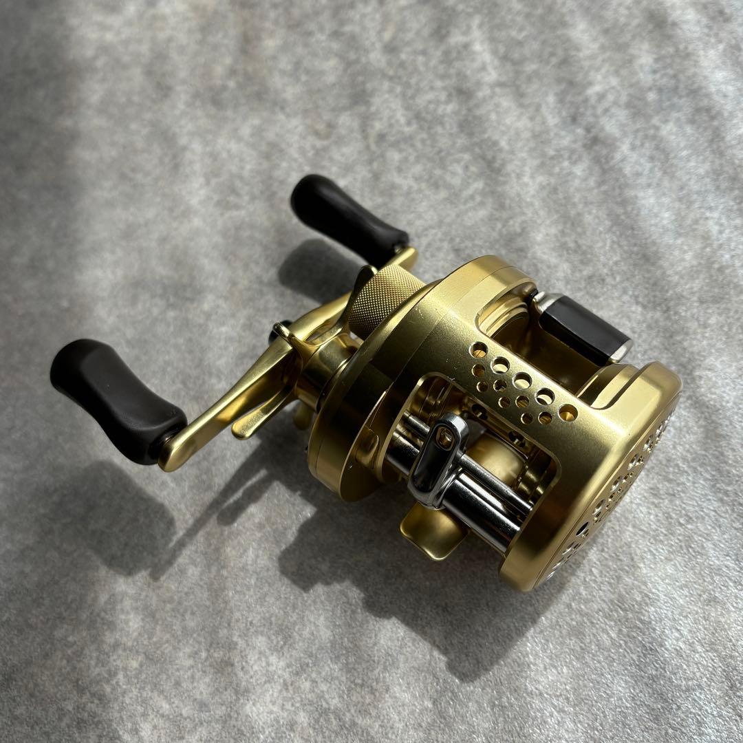 初代 カルカッタコンクエスト 200 右巻き シマノ ベイトリール - メルカリ