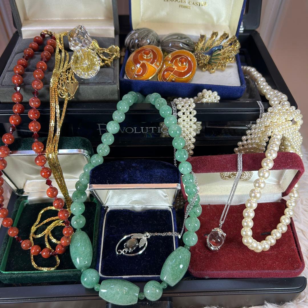 遺品整理 家財整理 天然 アクセサリー ネックレス 緑石 等 ㊴ - メルカリ