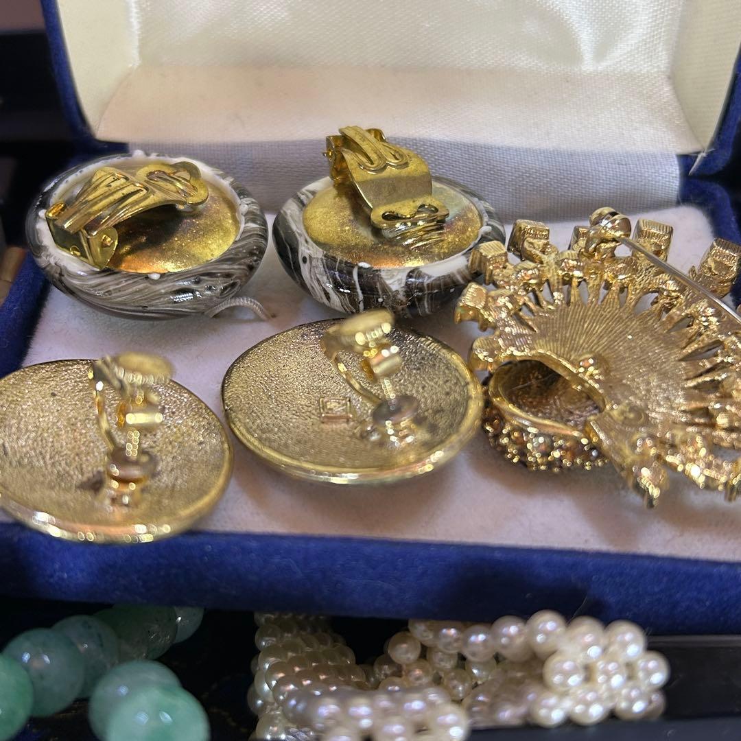 遺品整理 家財整理 天然 アクセサリー ネックレス 緑石 等 ㊴ - メルカリ