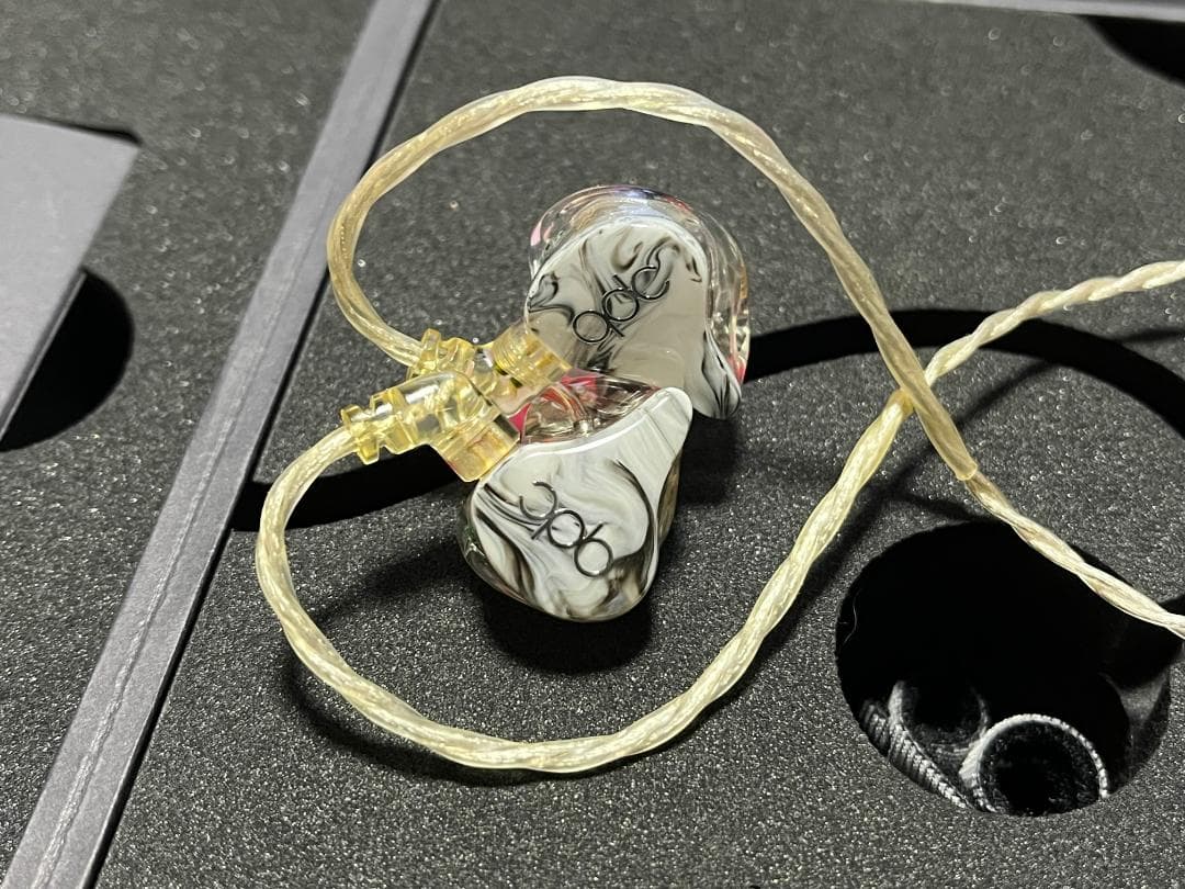 じ*ん様 qdc 8SE (値下げ相談可、即購入OK)