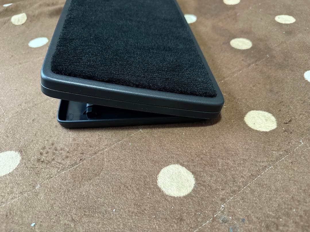 2024新型クラウンセダン後席左右フットレスト - メルカリ