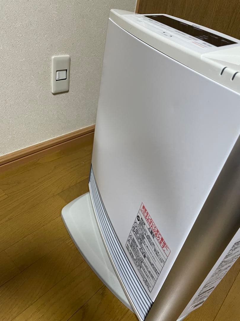 東邦ガス 都市ガスファンヒーター RC-L4001NP-WH パネルに凹みあり