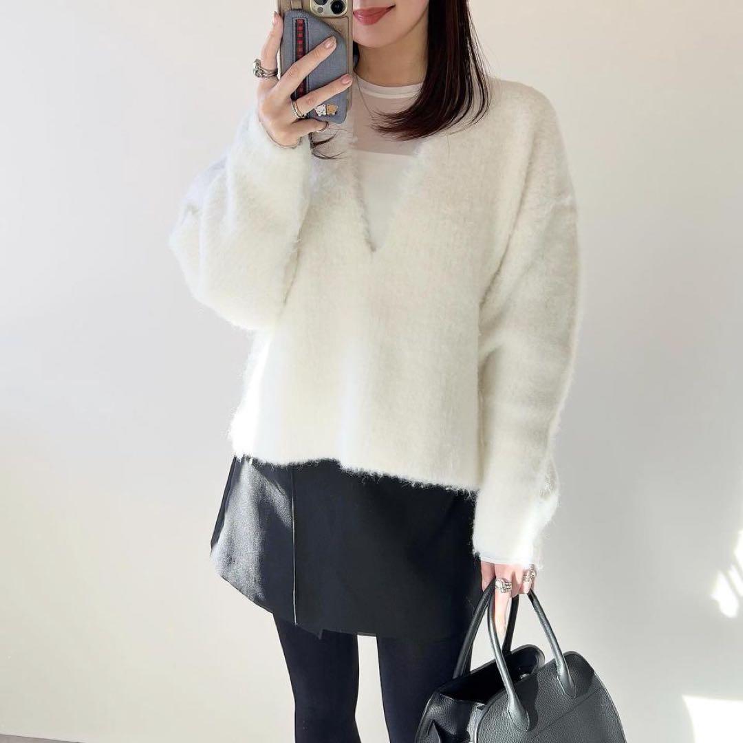 ウィムガゼット ニットVプルオーバー ホワイト 白 もこもこ 深め V