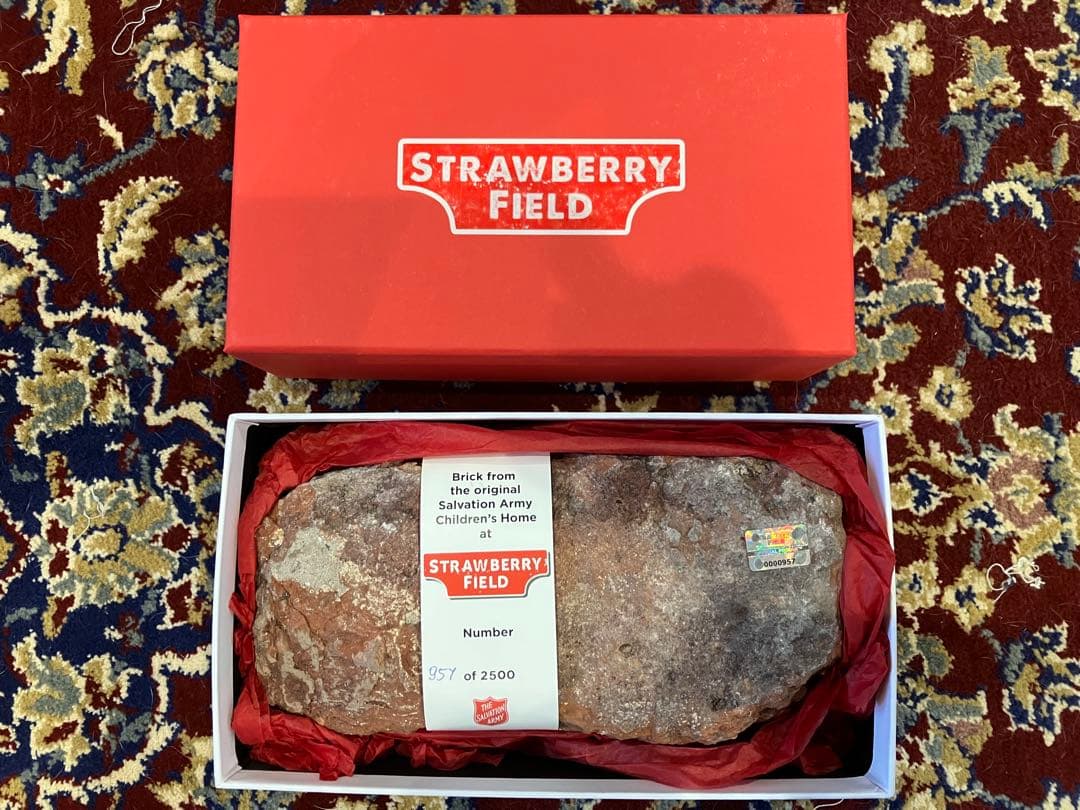 [希少品]ストロベリーフィールズ　レンガ ビートルズ ジョンレノン限定 証明書付 Strawberry Field ! John Lennon used to play there during his