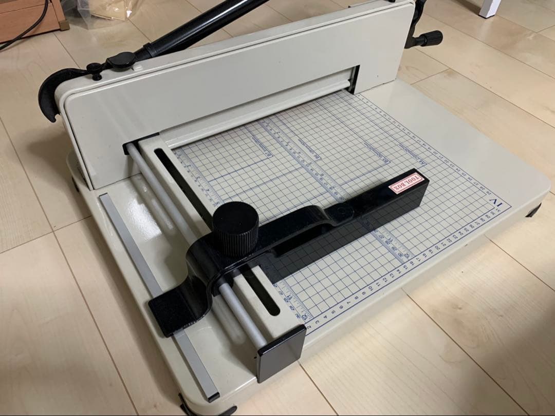 【中古品】ダイシン商事 大型裁断機 ペーパーカッター DS-858A4 ダイシン商事 大型ペーパーカッター DS-858A4 （A4タテ） 裁断機