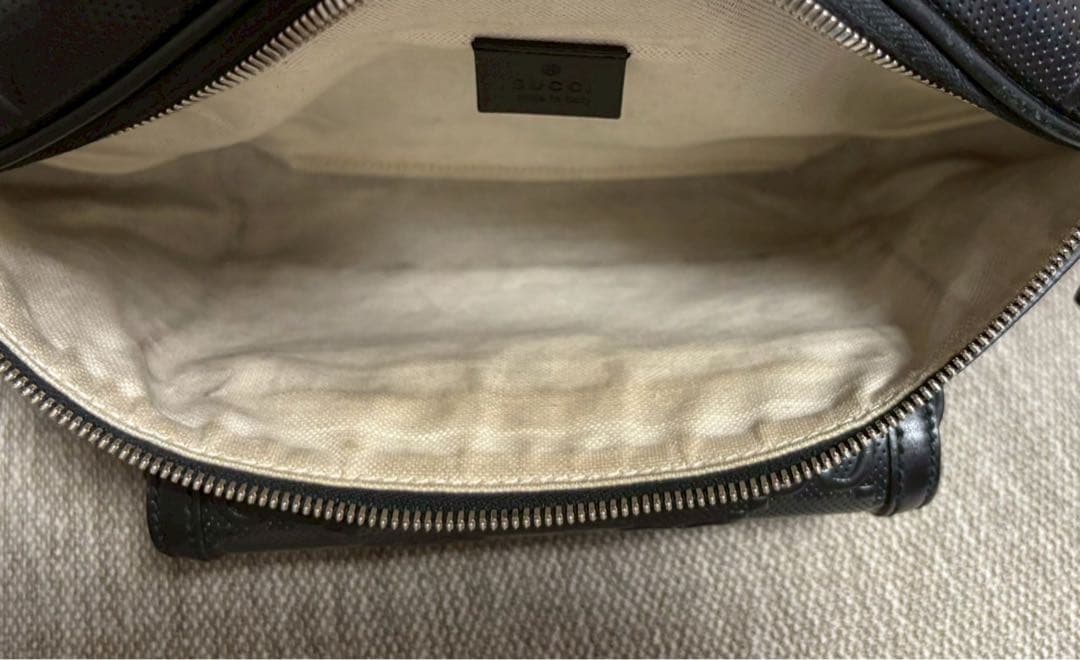 期間限定大幅値下げ】GUCCI ボディバッグ ブラック レザー 645093