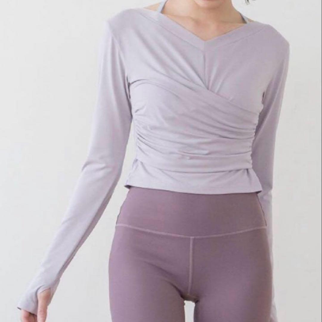 【新品未開封】カップ付きギャザークロスロングスリーブトップス パープル Lサイズ NEW ARRIVALS - SUKALA（スカーラ）