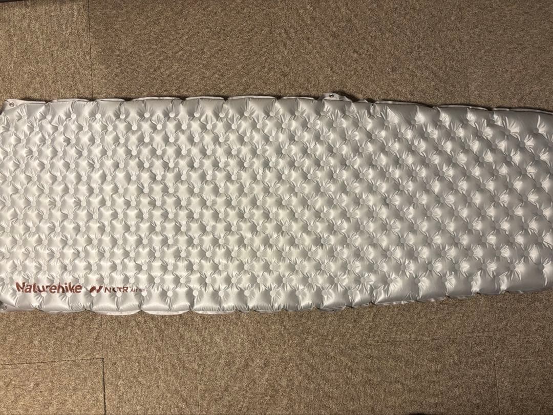 ネイチャーハイク エアーマット マミー型R値5.8 電動ポンプセット ・色