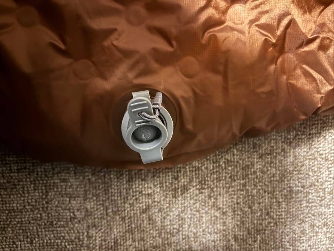 ネイチャーハイク エアーマット マミー型R値5.8 電動ポンプセット ・色