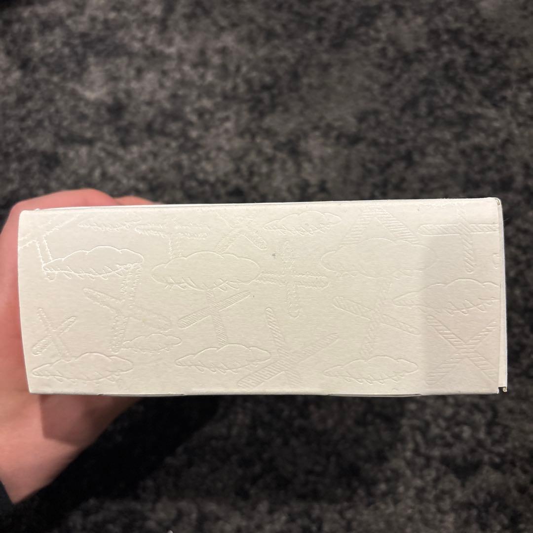 B 非売品 KAWS : HOLIDAY JAPAN 招待状 提灯 (白)