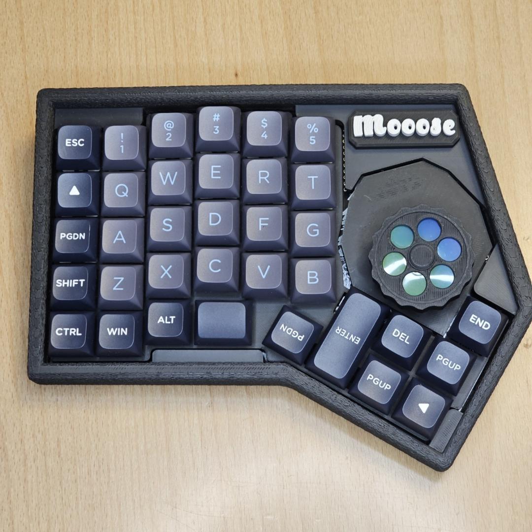 分割大玉キーボード \"Mooose\" 完成品