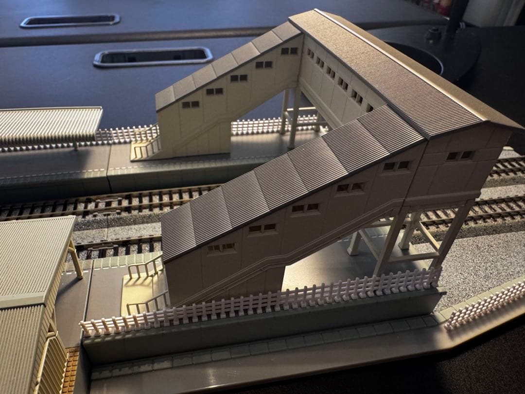 KATO 複線プレート地上駅舎+複線プレート対向式ホーム+跨線橋