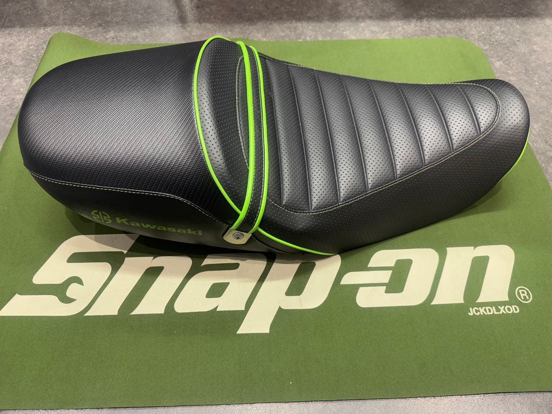 Z900RS CAFE アシヤシート カスタムシート - メルカリ