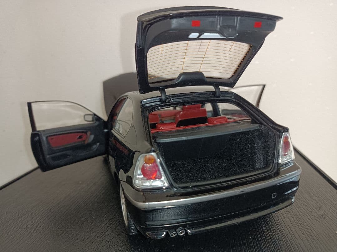 BMW e46 325ti 1/18ミニカー