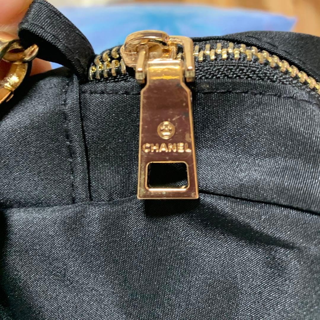 CHANEL ノベルティ　ブラック ショルダーバッグ　斜めがけ