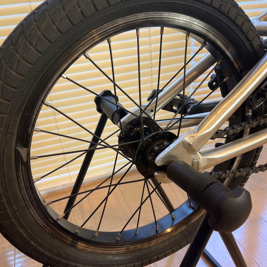 E様】直接引渡し ダーカスワン BMX SOLO シルバー 16インチ - メルカリ