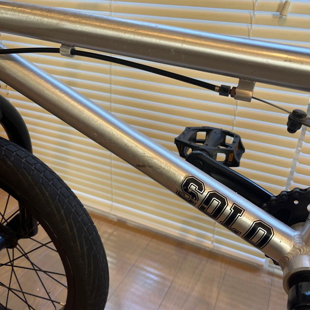 E様】直接引渡し ダーカスワン BMX SOLO シルバー 16インチ - メルカリ