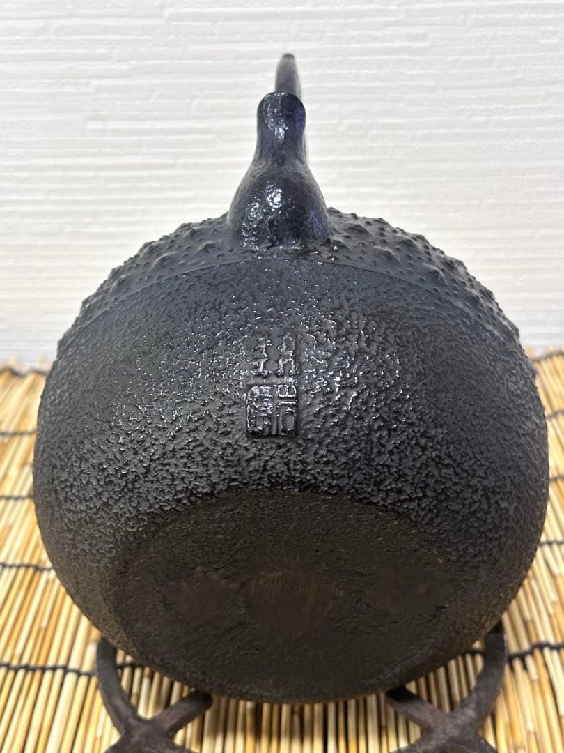 未使用保管品、供箱、付属品付 南部岩鋳造 18型小槌亀甲 南部鉄瓶