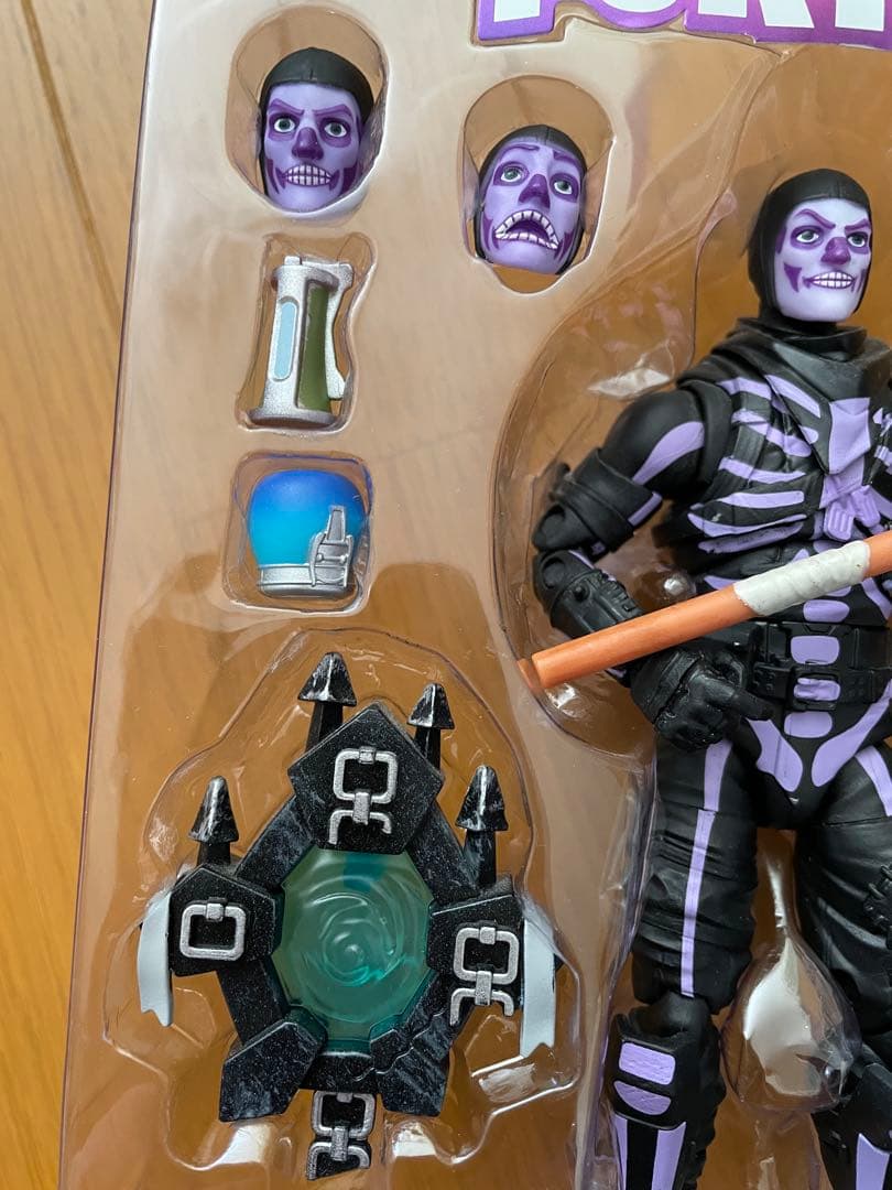 ゲームキャラクター FORTNITE SKULL TROOPER (Purple Glow)