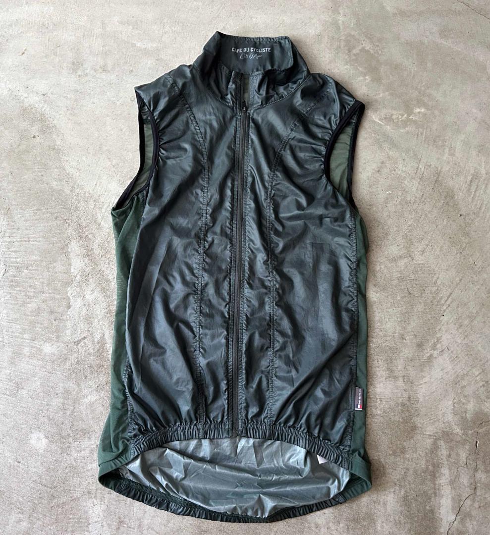 【美品】Cafe du Cycliste ウインドジレ（M） 可愛くて機能的。「Café du Cycliste」の冬ウェアで行く先を彩るライド