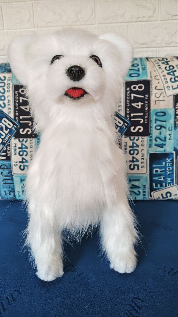 白い犬のぬいぐるみ
