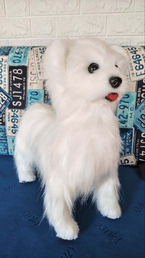 白い犬のぬいぐるみ