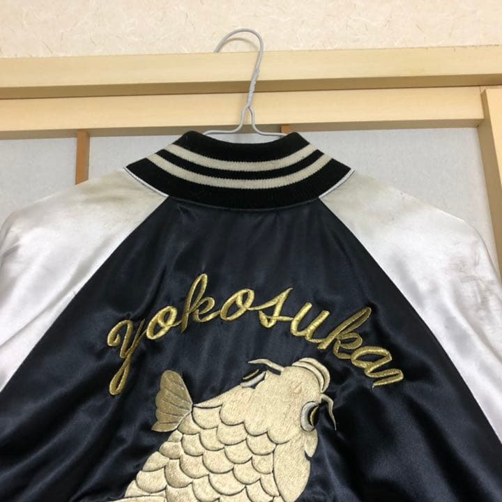 スカジャン YOKOSUKA 鯉 プリンス商会 黒/銀 特注 - メルカリ
